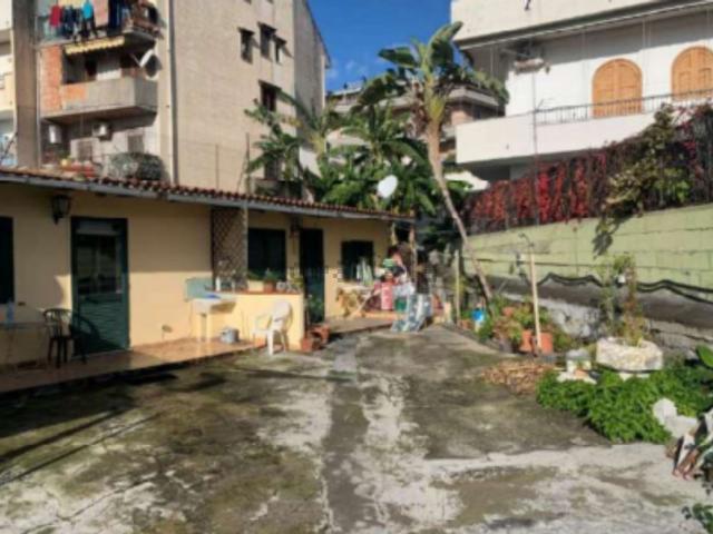 Case e ville in vendita di 350 m² in Via degli Oleandri