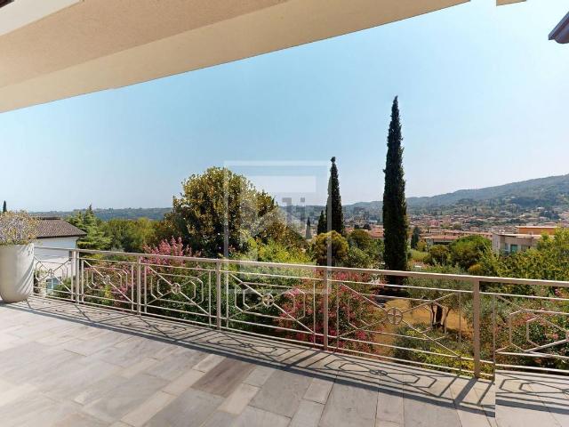 Case e ville in vendita di 350 m² in Via dei Colli