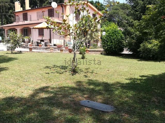 Case e ville in vendita di 350 m² in Via dei Corsi