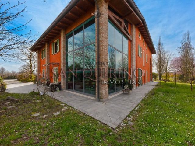 Case e ville in vendita di 350 m² in Via dei Livelli, 2