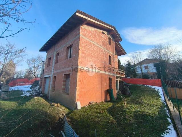 Case e ville in vendita di 350 m² in Via del Monte