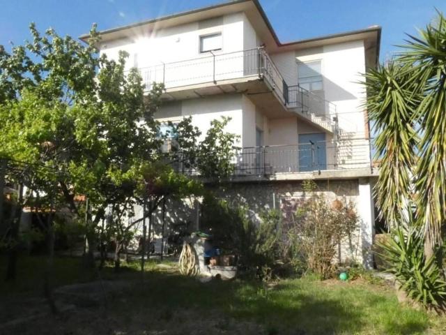 Case e ville in vendita di 350 m² in Via della Repubblica