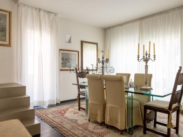 Case e ville in vendita di 350 m² in Via delle Tre Venezie