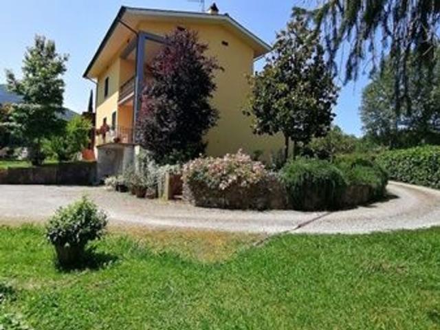 Case e ville in vendita di 350 m² in Via di Montuolo