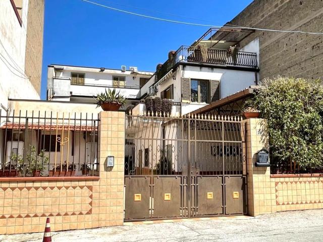 Case e ville in vendita di 350 m² in Via Ficucella, 26