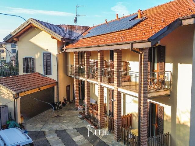 Case e ville in vendita di 350 m² in Via Francesco Daverio