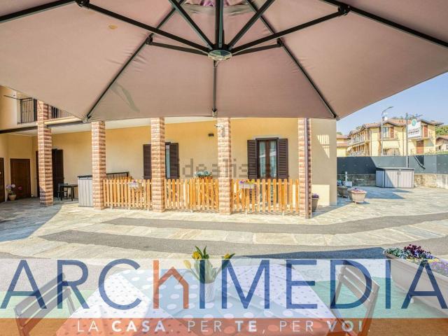 Case e ville in vendita di 350 m² in Via Francesco Daverio, 67