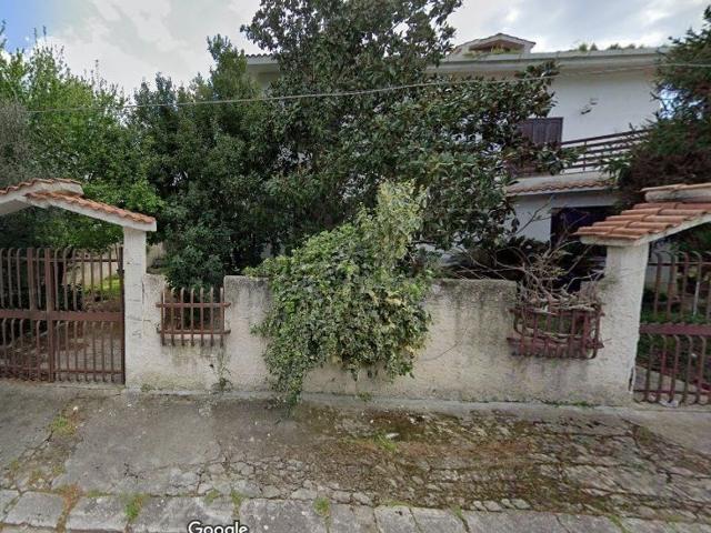 Case e ville in vendita di 350 m² in Via I Maggio, 3