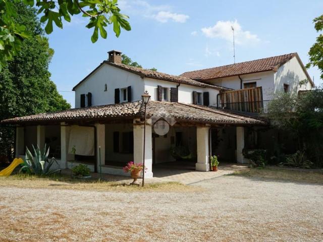 Case e ville in vendita di 350 m² in Via il Giardino, 19