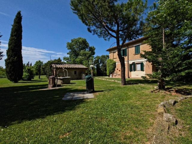 Case e ville in vendita di 350 m² in Via Lauretana Antica