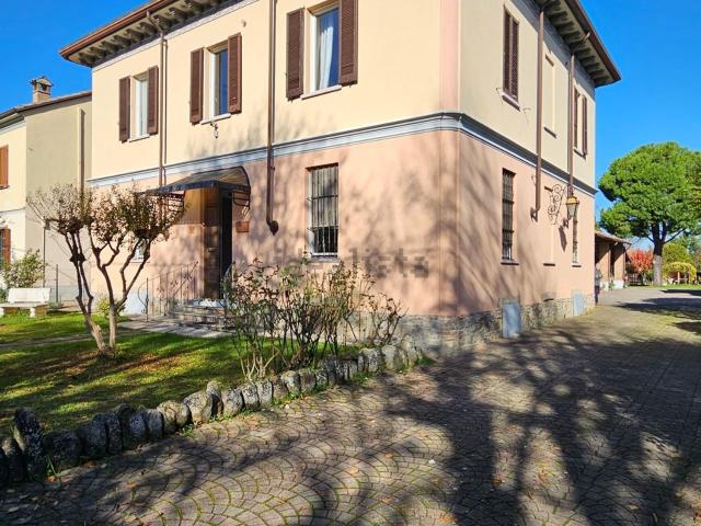 Case e ville in vendita di 350 m² in Via Leonardo da Vinci, 17