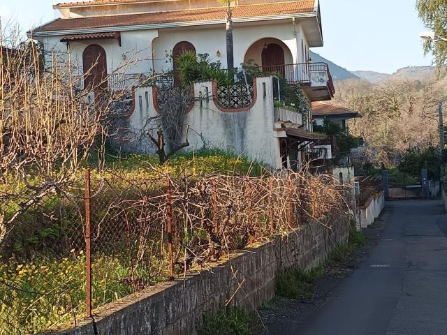 Case e ville in vendita di 350 m² in Via Leonardo Da Vinci