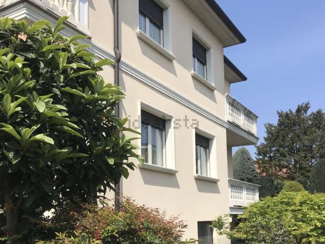 Case e ville in vendita di 350 m² in Via Monte Bianco, 4