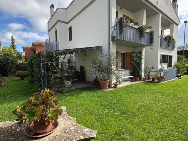 Case e ville in vendita di 350 m² in Via Montepincio