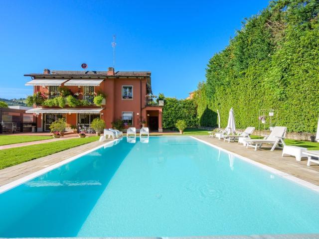 Case e ville in vendita di 350 m² in Via Montesole, 16
