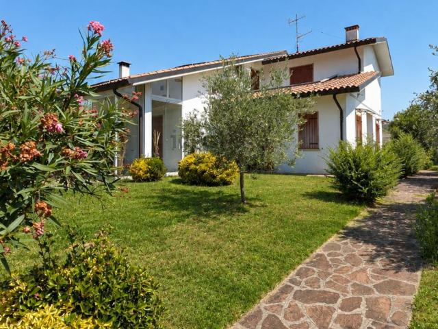 Case e ville in vendita di 350 m² in Via Mascagni, 14