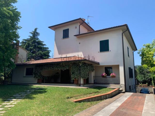 Case e ville in vendita di 350 m² in Via Niccolò Machiavelli