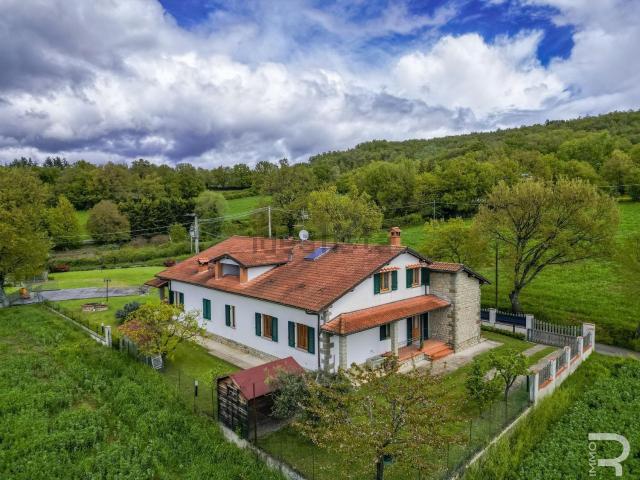 Case e ville in vendita di 350 m² in Via San Donato