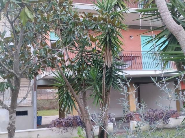 Case e ville in vendita di 350 m² in Via San Felice Circeo