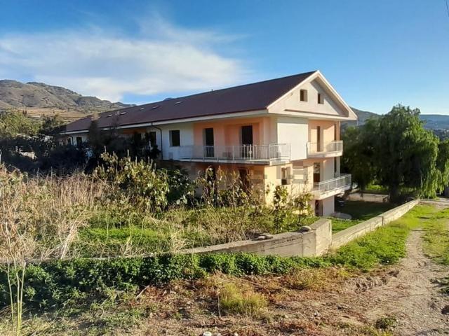 Case e ville in vendita di 350 m² in Via San Giovanni