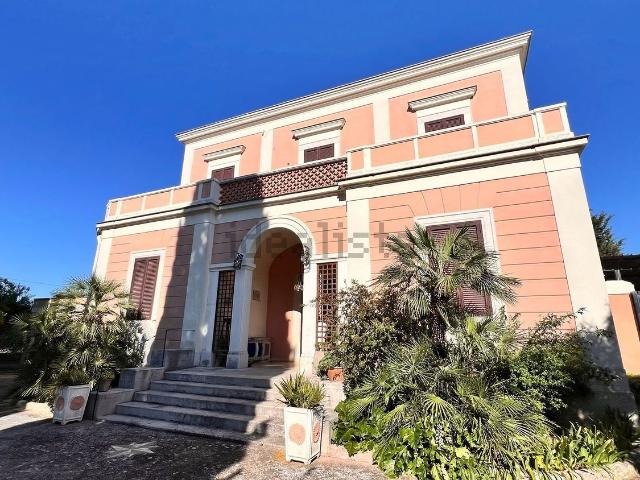 Case e ville in vendita di 350 m² in Via Sant&apos  Annibale Maria di Francia