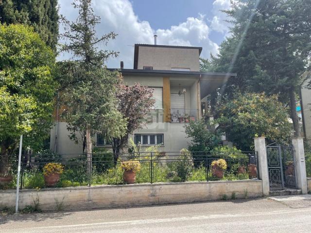 Case e ville in vendita di 350 m² in Via Sant&apos  Egidio, 98