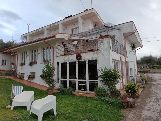 Case e ville in vendita di 350 m² in Via Santa Maria dei Mesi, 101