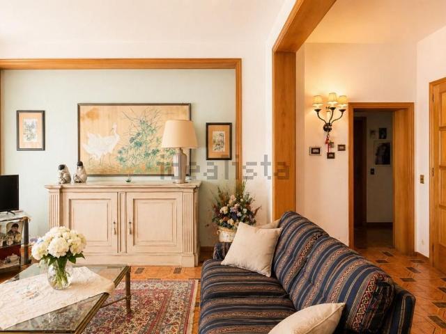 Case e ville in vendita di 350 m² in Via Senese Romana, 50053