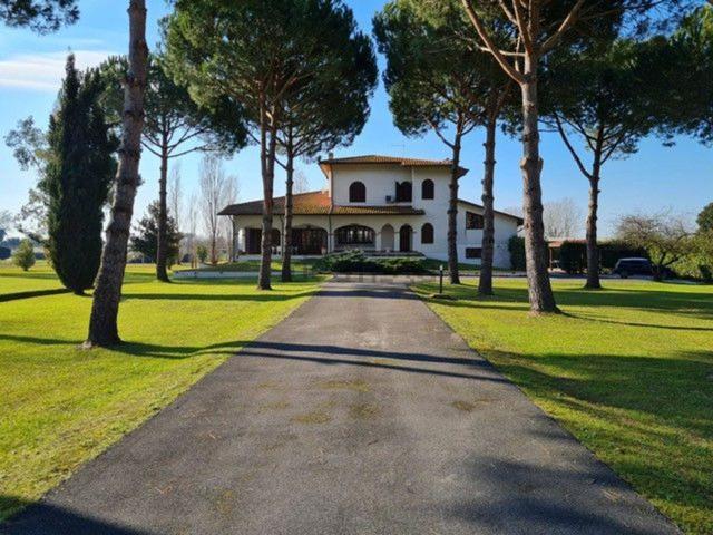 Case e ville in vendita di 350 m² in Via Pontenuovo, 28