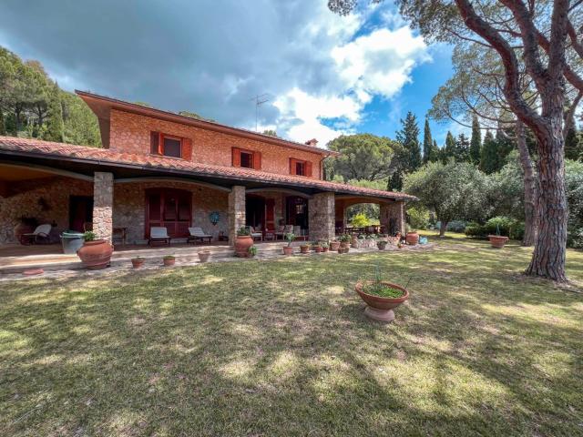 Case e ville in vendita di 350 m² in Via Piemonte