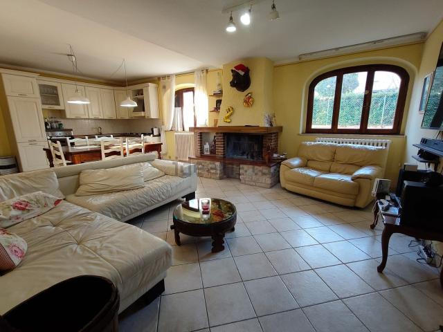 Case e ville in vendita di 350 m² in Via Pietro Nenni