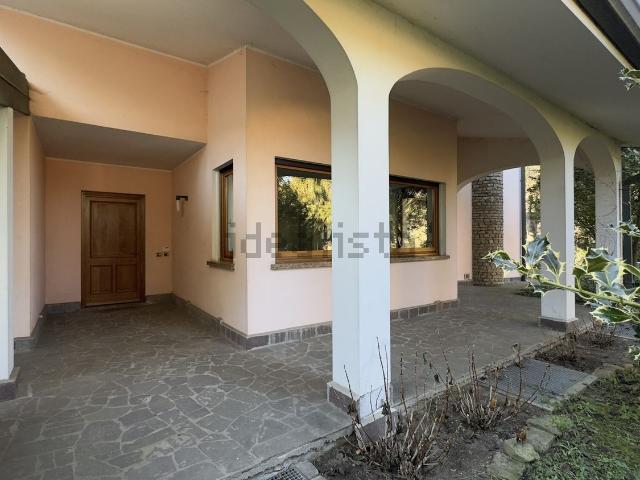 Case e ville in vendita di 350 m² in Via Pighini
