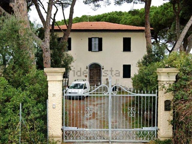 Case e ville in vendita di 350 m² in Via Pisana Livornese, 51