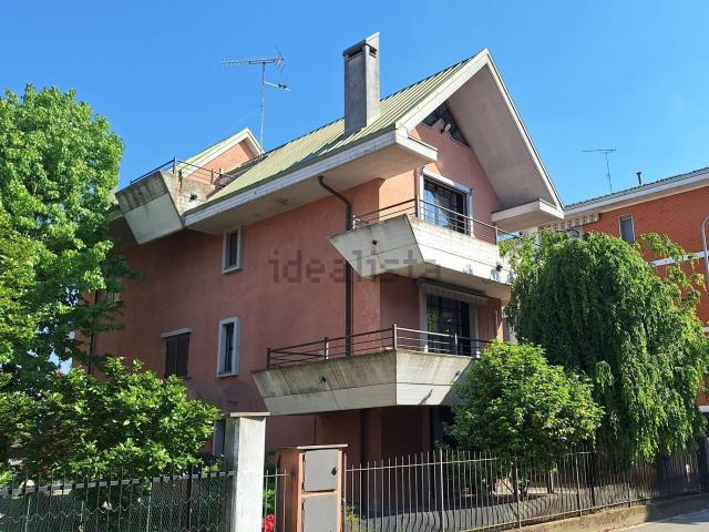 Case e ville in vendita di 350 m² in Via Raffaello Sanzio, 7