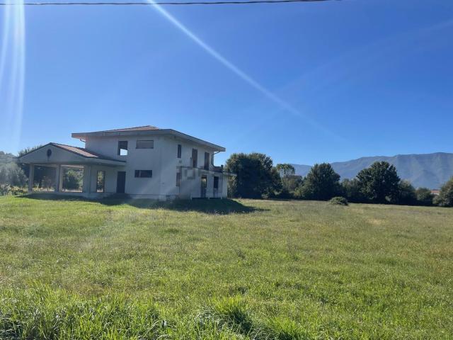 Case e ville in vendita di 350 m² in Via TORRE NOVERANA