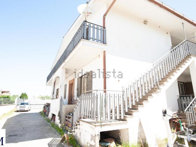 Case e ville in vendita di 350 m² in Via Taormina