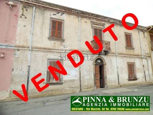 Case e ville in vendita di 350 m² in Via Umberto, 46