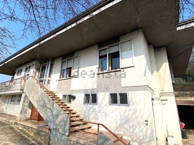 Case e ville in vendita di 350 m² in Via Vallisana