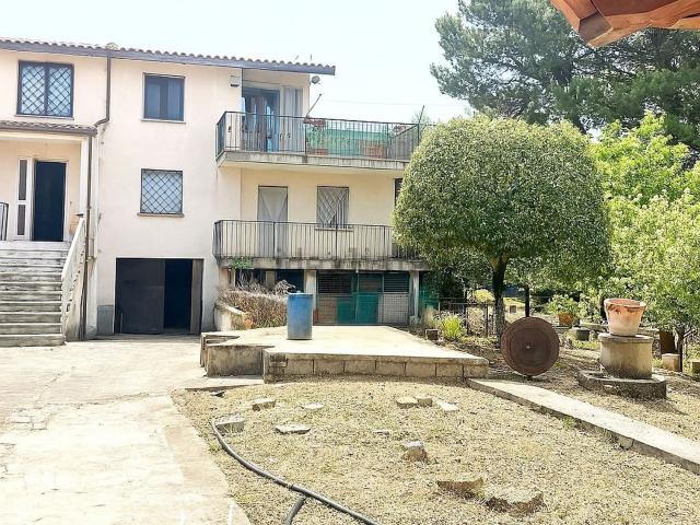 Case e ville in vendita di 350 m² in Via Vanvitelli
