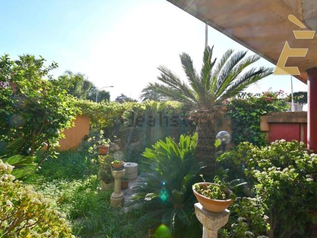 Case e ville in vendita di 350 m² in Via Varsavia