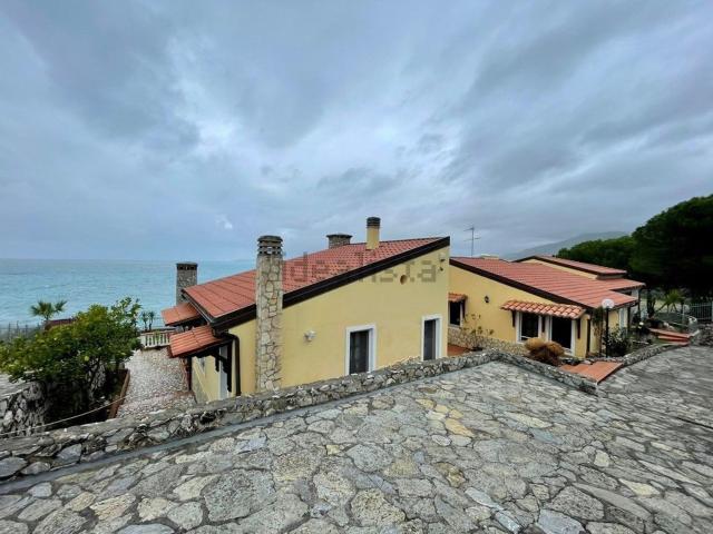 Case e ville in vendita di 350 m² in Via Vittorio Veneto, 76