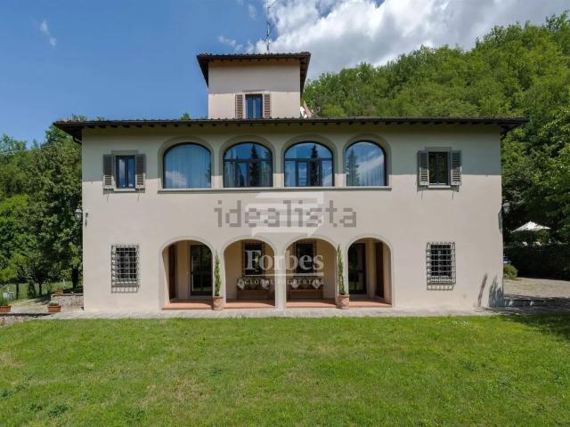 Case e ville in vendita di 350 m² in Via Viesca