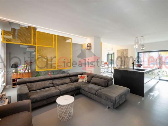 Case e ville in vendita di 350 m² in Viale Dante, 26