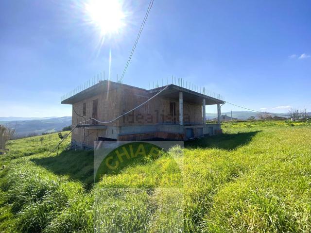 Case e ville in vendita di 350 m² in Contrada Montalfano, 26