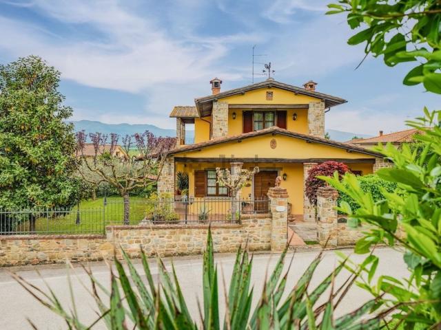 Case e ville in vendita di 350 m² in Località Alberoro