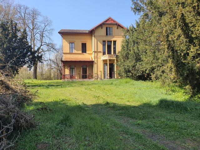 Case e ville in vendita di 350 m² in Località Catenoni, 185