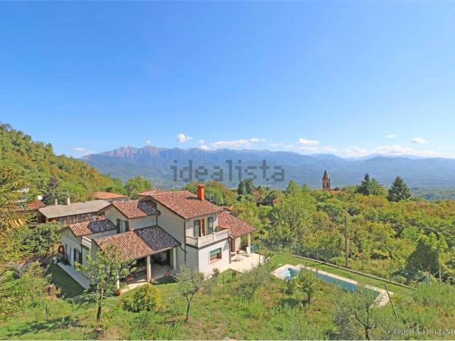 Case e ville in vendita di 350 m² in Località La Valle