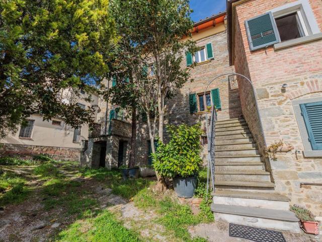 Case e ville in vendita di 350 m² in Località Ossaia