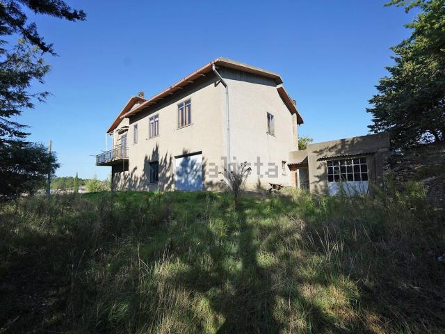 Case e ville in vendita di 350 m² in Località Piagge, 17