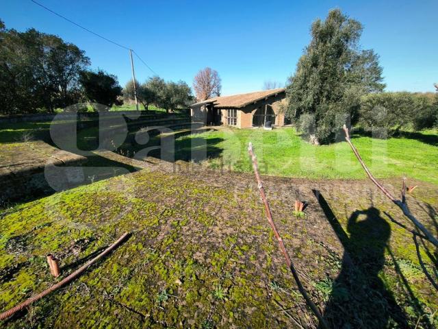 Case e ville in vendita di 350 m² in Strada Corteccoli
